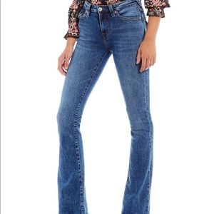 True Religion Becca Mid Rise Bootcut Sz 29 NWOT